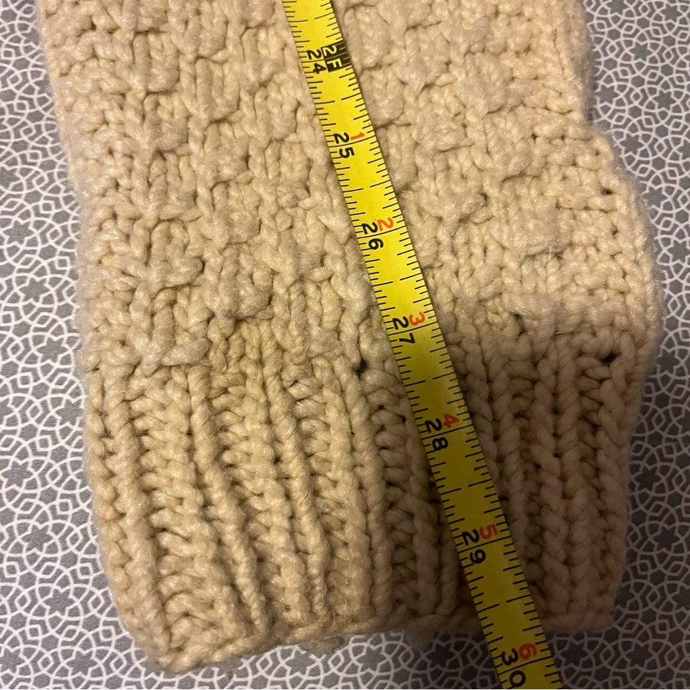 Vintage oversized cream hand knit sweater - Picture 6 of 6